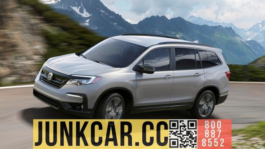 The 2022 Honda Pilot Sport drives on mountain roads